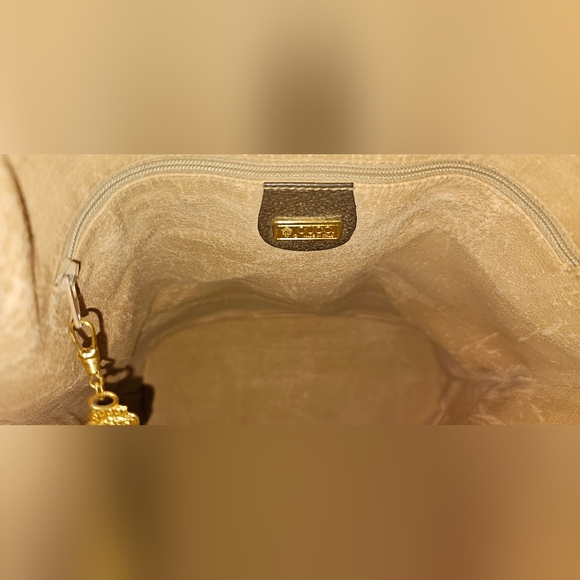 Authentic GUCCI GG Monogram Drawstring Bucket Shoulder Bag - Picture 11 of 16